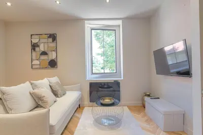 Télévision ou salle de divertissement dans l'établissement Superbe appartement, deux chambres, St-Didier