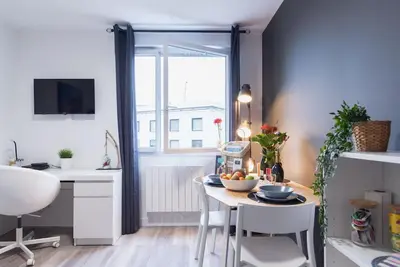 Télévision ou salle de divertissement dans l'établissement ONE NIGHT in LYON - UNE NUIT à LYON