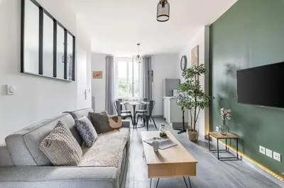 Télévision ou salle de divertissement dans l'établissement Le Louisa - Cosy et chic 30 min LYON
