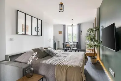 Télévision ou salle de divertissement dans l'établissement Le Louisa - Cosy et chic 30 min LYON