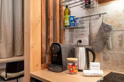 Cuisine ou kitchenette dans l'établissement Le Cocon de Saint-Jean
