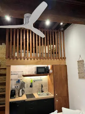 Cuisine ou kitchenette dans l'établissement Le Cocon de Saint-Jean
