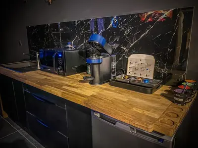 Cuisine ou kitchenette dans l'établissement Loveroom SPA 01