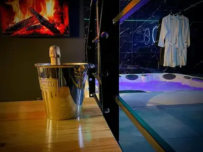 Salle de bains dans l'établissement Loveroom SPA 01