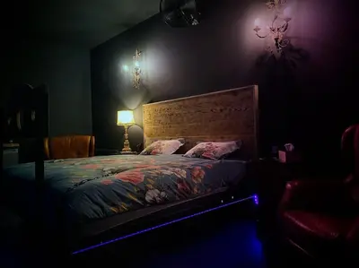 Un ou plusieurs lits dans un hébergement de l'établissement Loveroom SPA 01