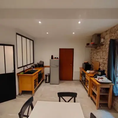 Cuisine ou kitchenette dans l'établissement Gites du Longevent Appartement du Moulin Pérouges