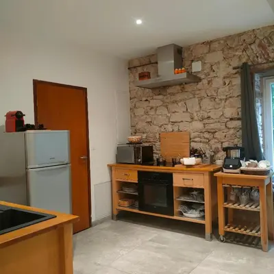Cuisine ou kitchenette dans l'établissement Gites du Longevent Appartement du Moulin Pérouges