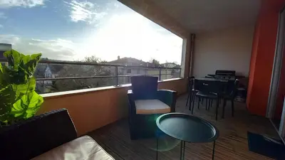 Balcon ou terrasse dans l'établissement Le Barbusse LYON-T3-Garage-Terrasse-3 lits-Home Cinema