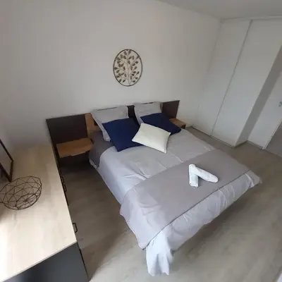 Un ou plusieurs lits dans un hébergement de l'établissement Le Barbusse LYON-T3-Garage-Terrasse-3 lits-Home Cinema