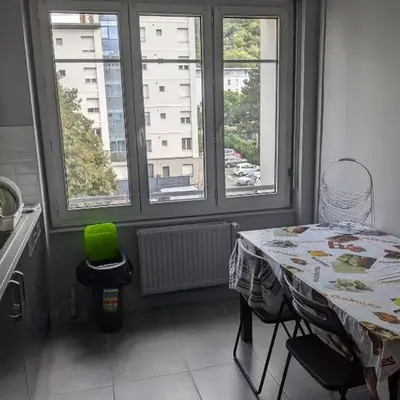 Chambre confortable au calme et proche du centre-ville de Lyon