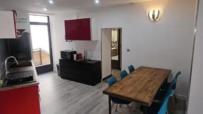 Cuisine ou kitchenette dans l'établissement Le Charme et Confort Saint -Sévère T3 Vienne