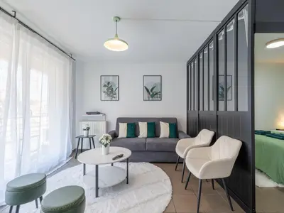 Coin salon dans l'établissement L'Arlequin Familial et Reposant