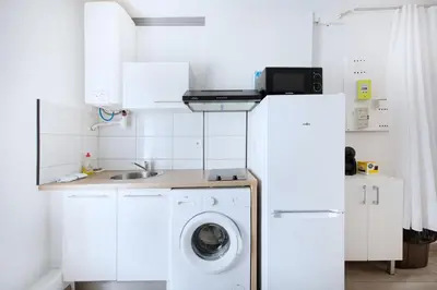 Cuisine ou kitchenette dans l'établissement T2 cosy et moderne proche Confluence
