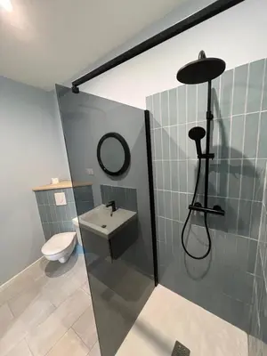 Salle de bains dans l'établissement Appartement privé bleu