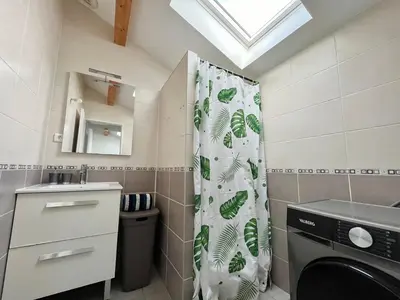 Salle de bains dans l'établissement Charmant logement avec parking à 25 min de Lyon