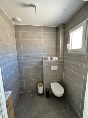 Salle de bains dans l'établissement Maison 40 avec 5 chambres lechaffardcom