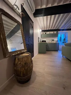 Coin salon dans l'établissement Appartement privé rose