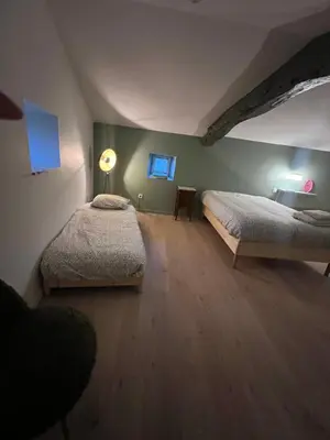 Un ou plusieurs lits dans un hébergement de l'établissement Appartement privé rose