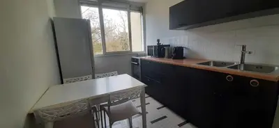 Cuisine ou kitchenette dans l'établissement Vallée de la Saône T3