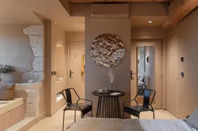 Coin salon dans l'établissement MiHotel - Grenier à Sel de Pérouges