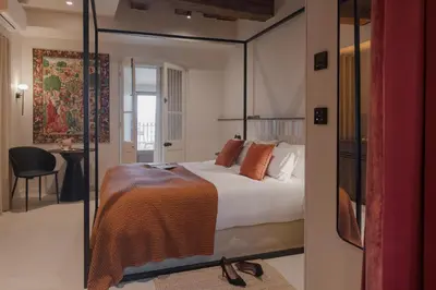 Un ou plusieurs lits dans un hébergement de l'établissement MiHotel - Grenier à Sel de Pérouges