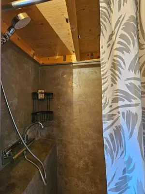 Salle de bains dans l'établissement Le Cocon à Bulles