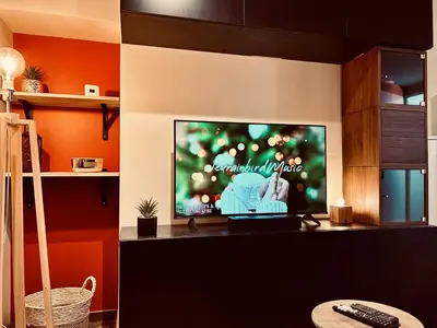 Télévision ou salle de divertissement dans l'établissement Le 23 Factory - RDC - Proche gare et centre - Wifi