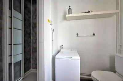 Salle de bains dans l'établissement T1 Confortable avec parking, proche Lyon, Idéal couples ou travailleurs