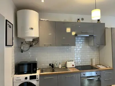 Cuisine ou kitchenette dans l'établissement T2 Modern and Cosy in St Étienne