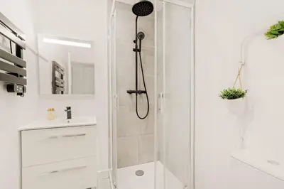 Salle de bains dans l'établissement L'Essentiel Raffiné Proche Transports