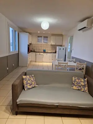 Cuisine ou kitchenette dans l'établissement Bien E Proche Lyon St Exupery St Quentin Fallavier Village de marques