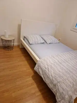 Un ou plusieurs lits dans un hébergement de l'établissement Bien E Proche Lyon St Exupery St Quentin Fallavier Village de marques