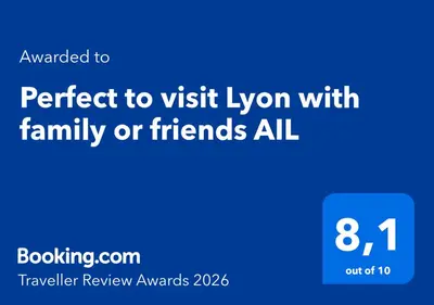 Certificat, récompense, panneau ou autre document affiché dans l'établissement Perfect to visit Lyon with family or friends AIL