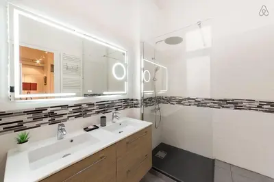Salle de bains dans l'établissement Perfect to visit Lyon with family or friends AIL