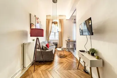 Télévision ou salle de divertissement dans l'établissement Perfect to visit Lyon with family or friends AIL