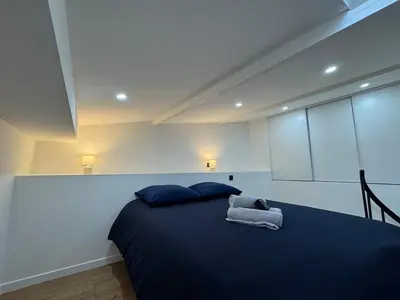 Un ou plusieurs lits dans un hébergement de l'établissement Chic duplex Lyon avec terrasse