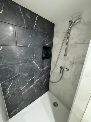 Salle de bains dans l'établissement Chic duplex Lyon avec terrasse