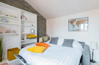 Un ou plusieurs lits dans un hébergement de l'établissement Le Studio Ivry - Lyon Croix Rousse