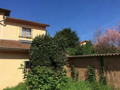 Jardin de l'établissement Ecully logement privé attenant de la maison principale