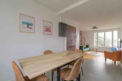 Télévision ou salle de divertissement dans l'établissement Les Sables, Appartement 6 personnes