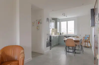 Cuisine ou kitchenette dans l'établissement Les Sables, Appartement 6 personnes