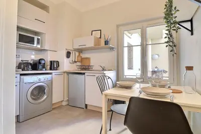 Cuisine ou kitchenette dans l'établissement Modern and Cozy Studio in the Heart of Perrache Lyon