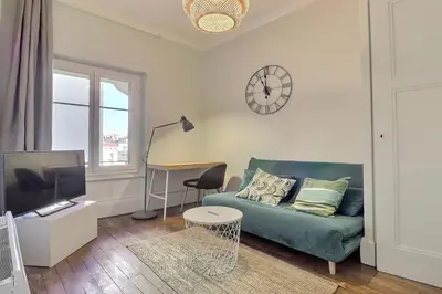 Télévision ou salle de divertissement dans l'établissement Modern and Cozy Studio in the Heart of Perrache Lyon