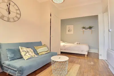 Coin salon dans l'établissement Modern and Cozy Studio in the Heart of Perrache Lyon