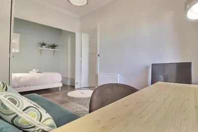 Coin salon dans l'établissement Modern and Cozy Studio in the Heart of Perrache Lyon