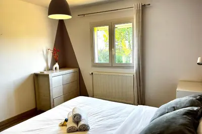 Un ou plusieurs lits dans un hébergement de l'établissement Villa Birdie - Belle maison avec piscine