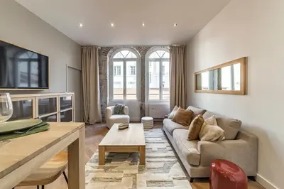 Coin salon dans l'établissement All in Lyon | Chalet urbain chic climatisé Lyon 6