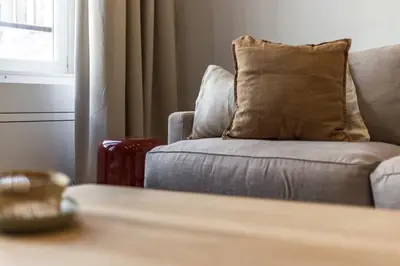 Coin salon dans l'établissement All in Lyon | Chalet urbain chic climatisé Lyon 6