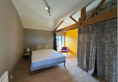 Un ou plusieurs lits dans un hébergement de l'établissement Les coqs de Mirebois ,Maison de campagne de 200 M2 pour 10 Personnes