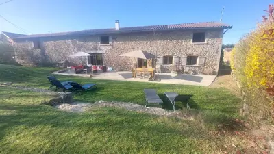 Jardin de l'établissement Les coqs de Mirebois ,Maison de campagne de 200 M2 pour 10 Personnes